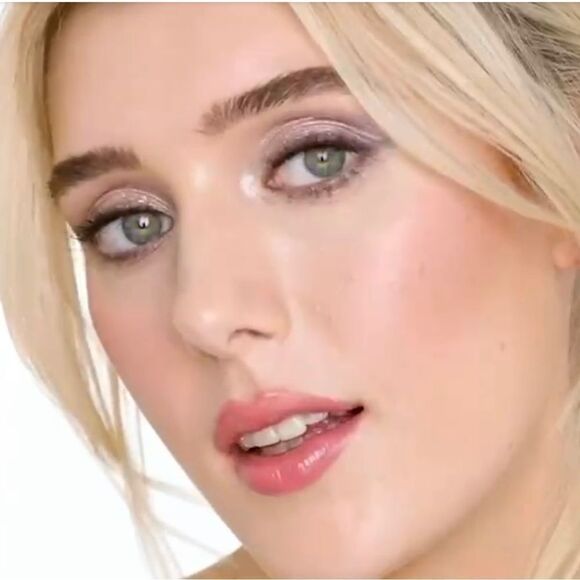 CHARLOTTE TILBURY EYESHADOW PALETTE: UPTOWN GIRL- NIB - Picture 11 of 12